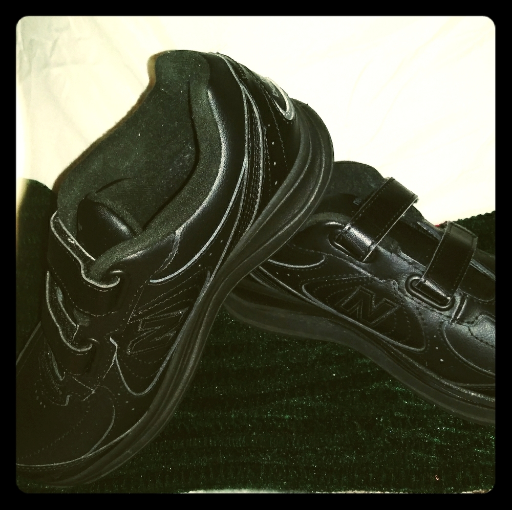 New balance unisex black support shoes black
